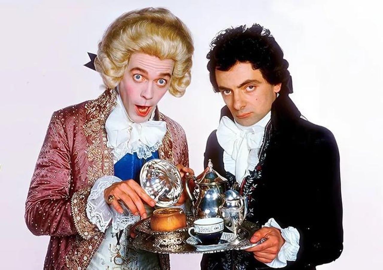Rowan Atkinson je srečo našel ob 26 let mlajši Louise Ford