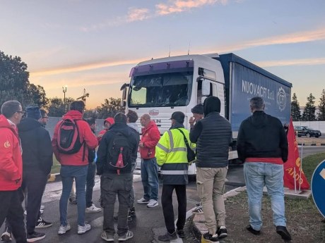 Ex Ilva, sciopero fino alle 23: rimossi i blocchi a Taranto