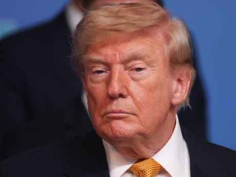 Trump Zelenszkij távozását sürgeti: új vezetőt akar Ukrajna élére