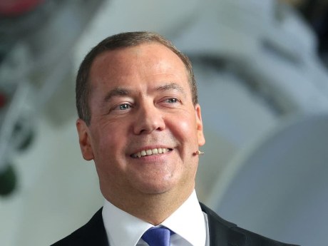 Medvedev varoval Arménsko pred osudom Ukrajiny pri zbližovaní s EÚ