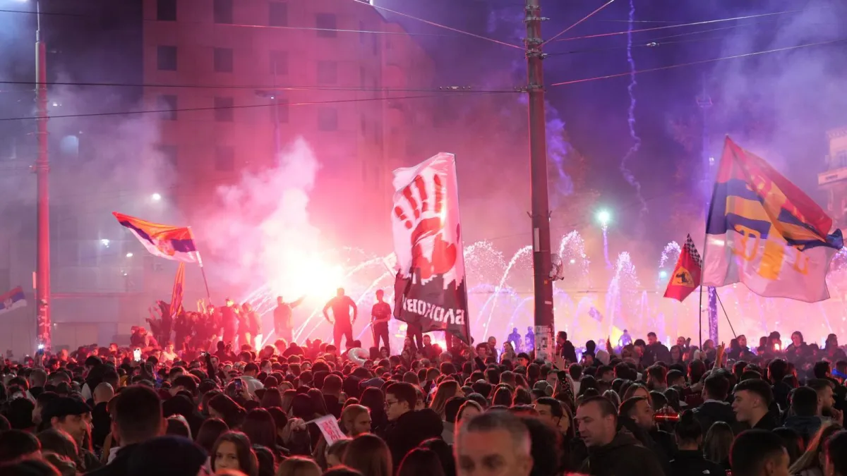 Slavija eruptirala nakon izborne pobjede: Pogledajte večerašnje prizore slavlja u Beogradu
