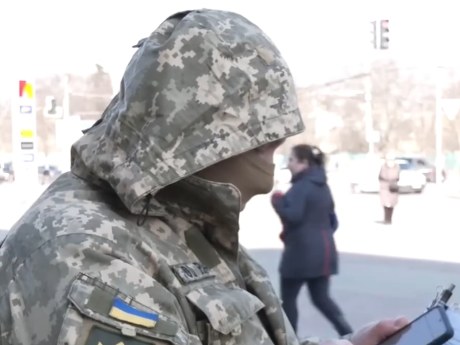 Як діяти, якщо працівники ТЦК вимагають або забрали телефон