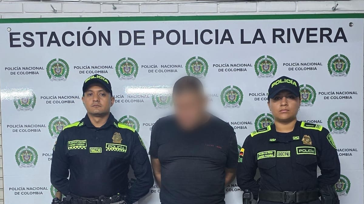 A prisión agente de tránsito de Cali por intentar disparar a policías y amenazar a clientes