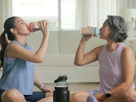 Kreatin pridobiva priljubljenost med ženskami: koristi in previdnost