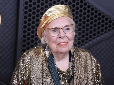 Joni Mitchell è cittadina Usa: un percorso durato oltre sei decenni
