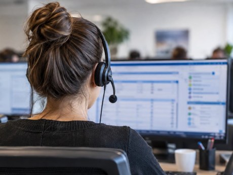 Volt call centeres árulta el, hogyan vették rá az időseket a vásárlásra