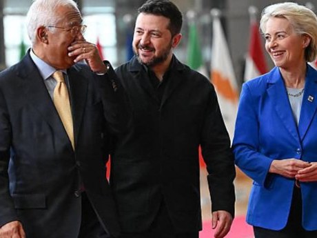 Zelensky avverte l’Ue: «Se cadiamo, 20 milioni di profughi»