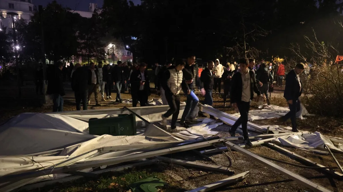 Ćacilend nestao nakon izbornog poraza: jedan šator izgorio, okupljeni u šoku