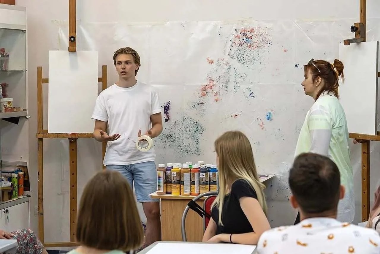 Чутки про онука Пугачової на війні не мають підтверджень