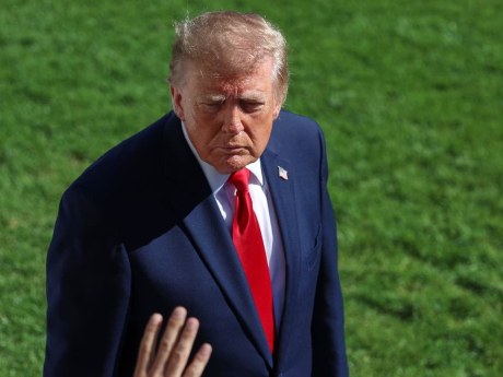 Trump nevidí súvis medzi úmrtím laborantky v Rusku a biologickou zbraňou