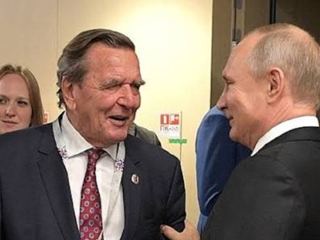 Візит Шредера до Путіна на день народження обурив політиків ФРН