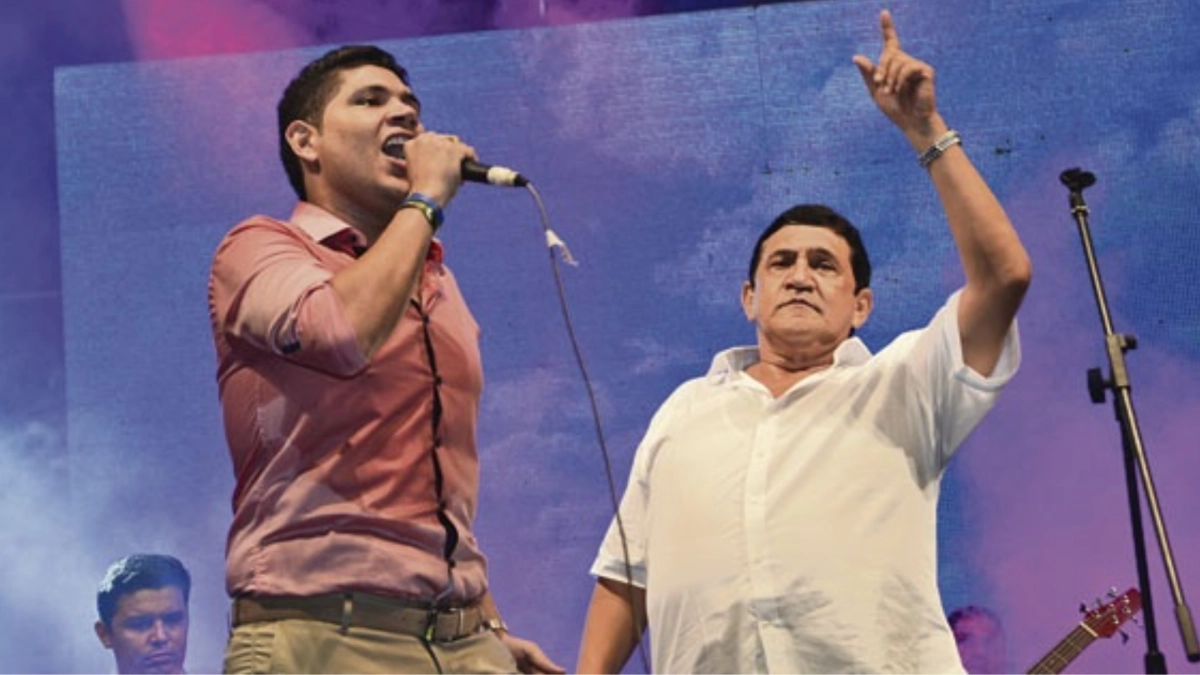 Cantante vallenato Poncho Zuleta llegó a Bosconia, Cesar, para acompañar a su hijo Kbeto Zuleta, quien se encuentra en UCI tras grave accidente de bus