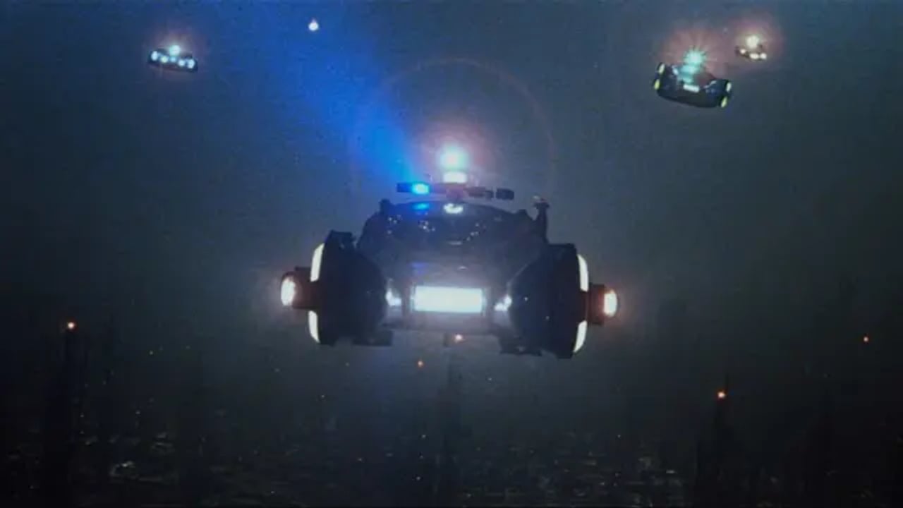 El Tesla Roadster de Musk revive el sueño del coche volador del cine
