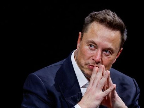 Musk namignil, da je za upočasnitev Starlinka odgovorna vlada ZDA