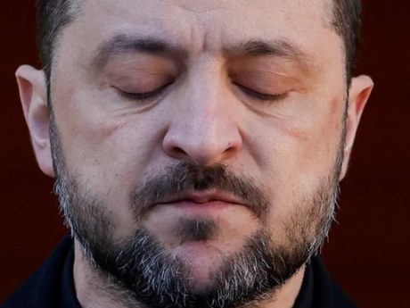 Zelenski napoveduje nadaljevanje napadov na ruske rafinerije