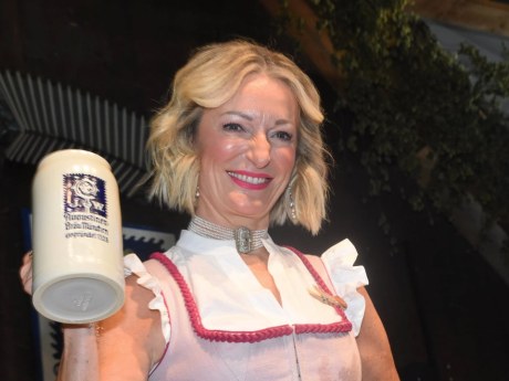 Monika Gruber sagt Oktoberfest 2026 wegen ihrer Stimme ab