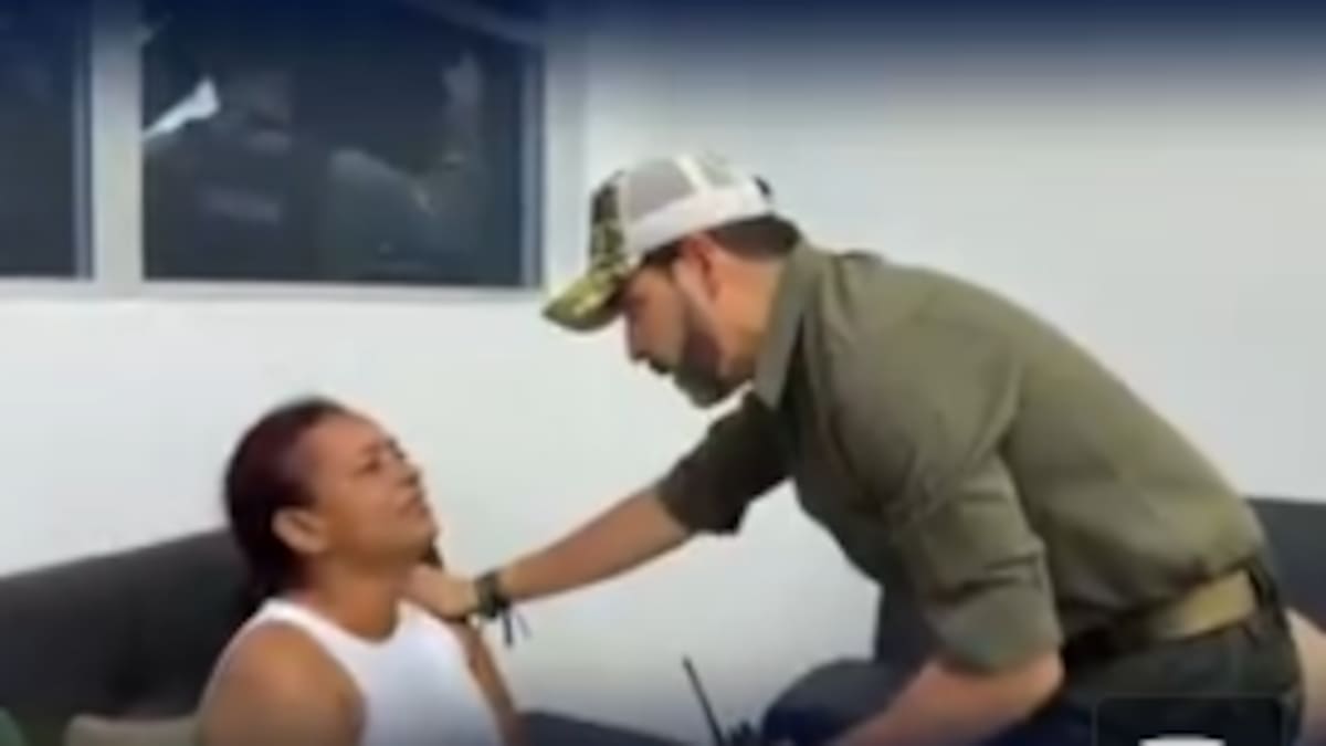 Abelardo De La Espriella visitó a la familia de la patrullera asesinada en Cali y lanzó una promesa firme