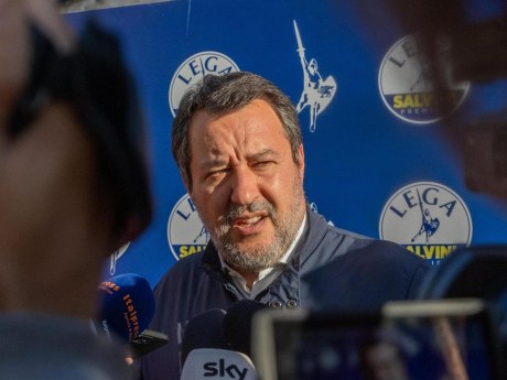 Lega, i fedelissimi di Salvini invitano a boicottare Garavaglia