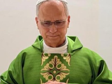 Papež Leon XIV. po operaciji daroval mašo, stanje se izboljšuje