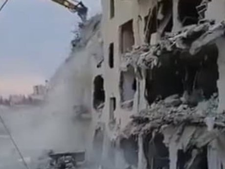 Demolácia budovy vo východnom Jeruzaleme zasiahla asi 70 ľudí