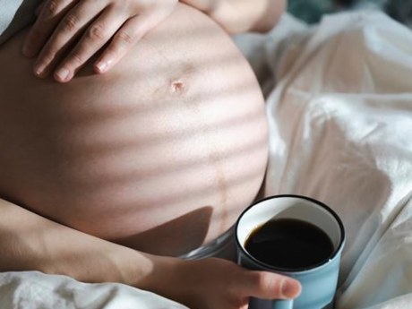 Čaj v nosečnosti: katere izbire so primerne in kje velja previdnost