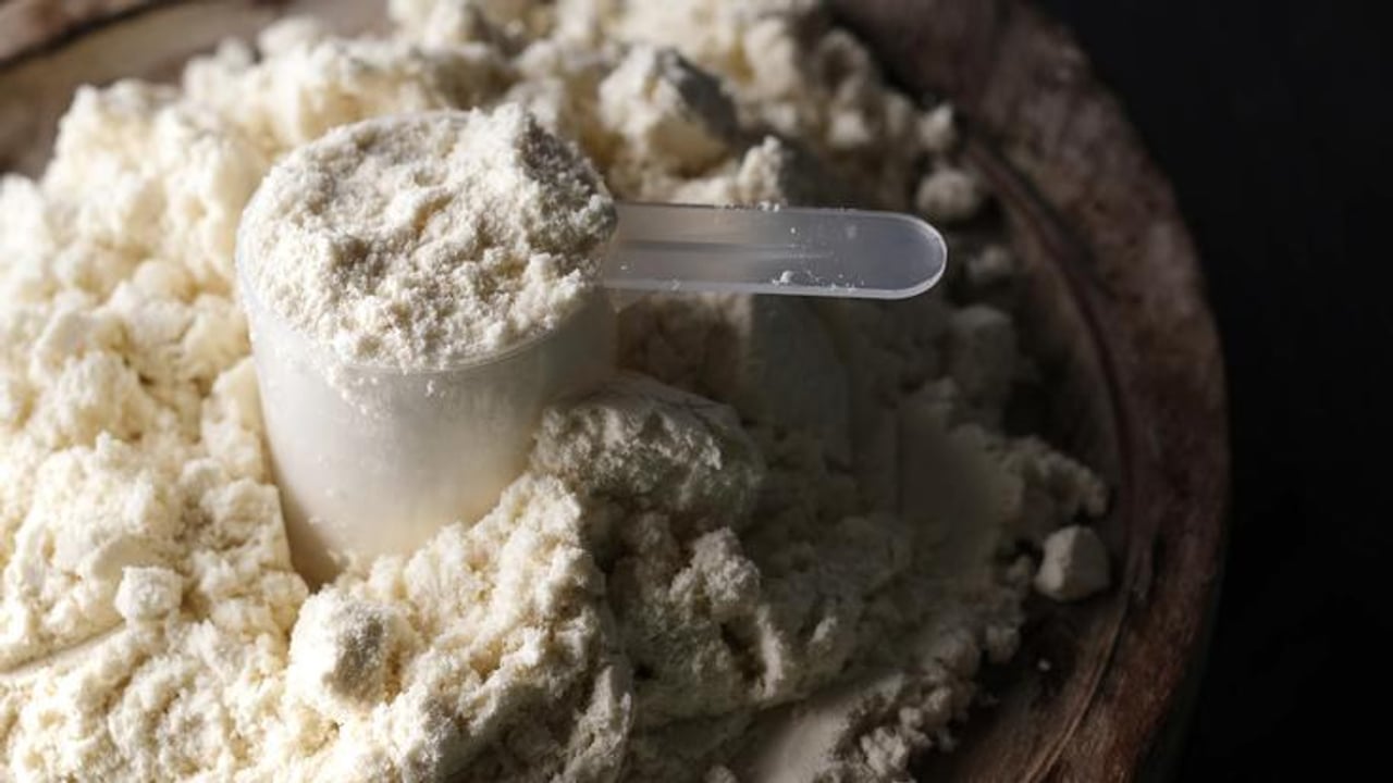 Kreatin pridobiva priljubljenost med ženskami: koristi in previdnost