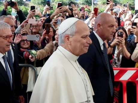 Leone XIV al Gemelli, la folla si stringe attorno al Papa
