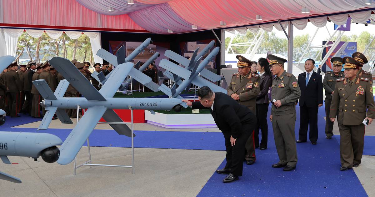 FOTO Sjeverna Koreja održala vojnu izložbu: Izložili dronove, rakete i bacače od 600 mm