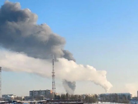 Дрони атакували НПЗ у віддаленій Ухті: на підприємстві спалахнула пожежа
