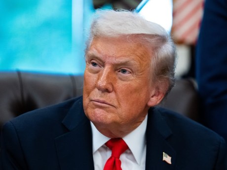 Trump mentességet adott az új Oroszország-ellenes szankciók alól