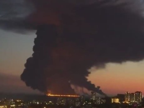 Pri Soči horí tanker, úrady pre obavy uzavreli pláže v Siriuse