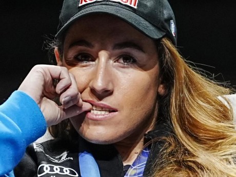 Sofia Goggia torna sugli sci dopo un mese di stop e salta Sölden