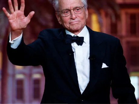 Michael Douglas ve vzpomínkách přiznává nevěry, drogy i rakovinu