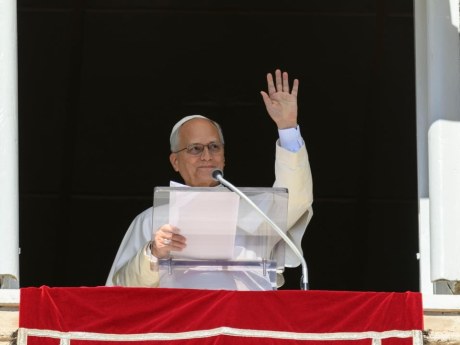 Leone XIV annuncia un intervento al polmone: vicinanza dall’Italia
