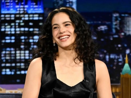 Rosalía fue rechazada en una iglesia de Nueva York y acabó de compras
