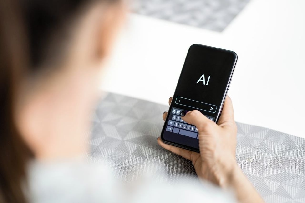 Umělá inteligence může podpořit psychiku, terapii ale nenahradí