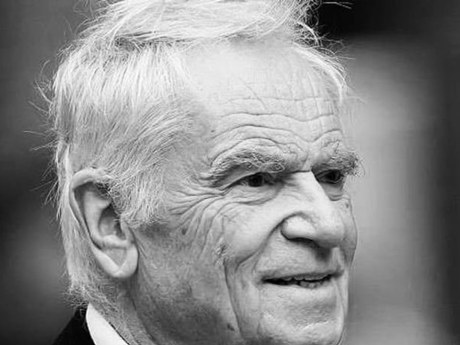 Zomrel Jeffrey Archer: spisovateľ a bývalý politik mal 86 rokov