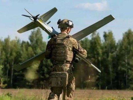 Україна готує дрони зі ШІ для можливої атаки на аеропорти РФ