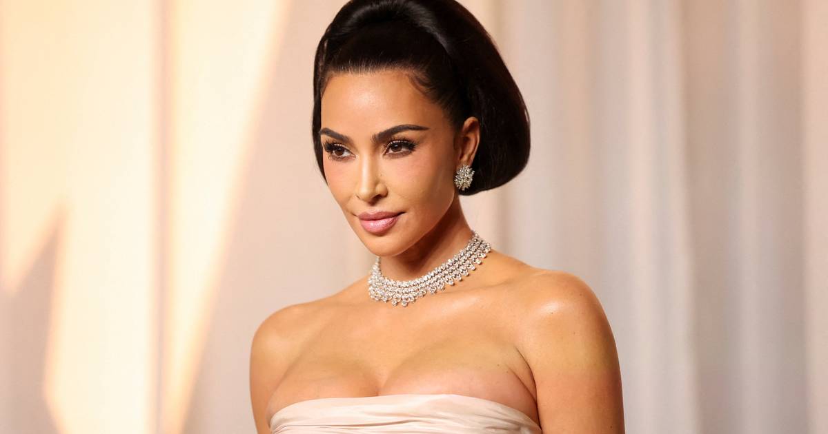 Kim Kardashian uskočila u 75 godina staru haljinu: Ovako je pokorila crveni tepih u Los Angelesu