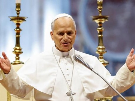 Papež Leon XIV. bo zaradi pljučnega vozlička prestal operacijo
